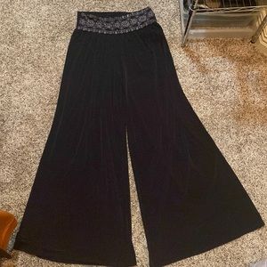 Versailles Women Black Knit Gaucho Pant/Skirt Size M or L Wide Leg Pants
